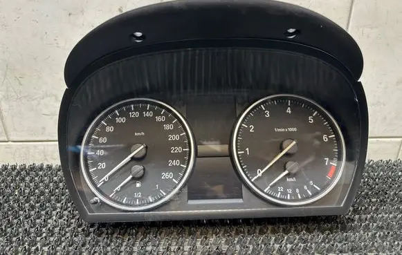 BMW 3 E90 E91 Speedometer (instrument cluster) 9242344 21546351