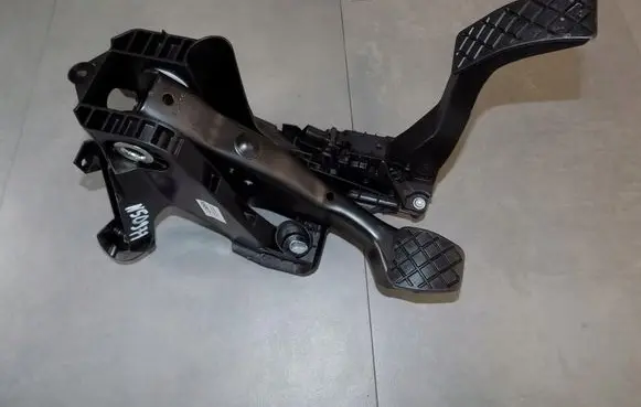 Volkswagen PASSAT B8 Pedal assembly 5Q1721058DL