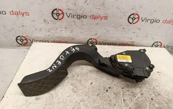 Volkswagen PASSAT B5.5 Accelerator throttle pedal 8D1723523L 6PV00837502