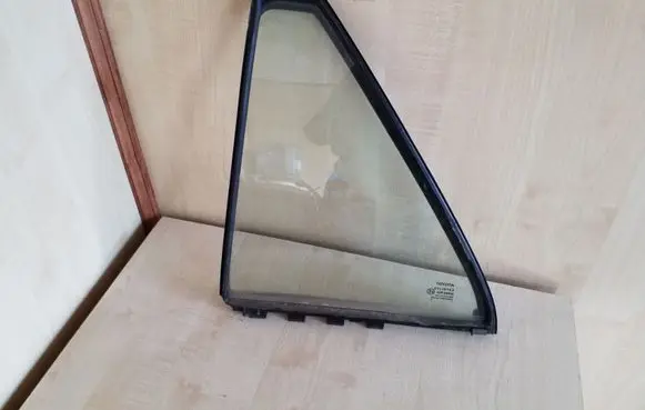Rear vent window glass