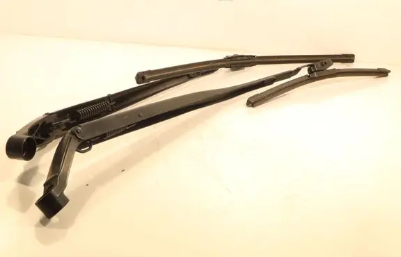 Toyota Corolla E160 E170 Front wiper blade arm 5192387