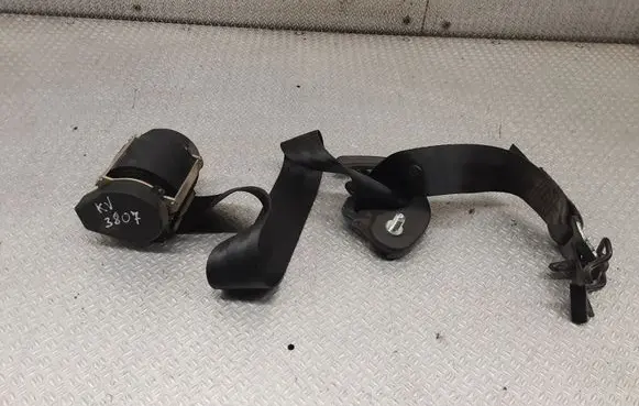 Middle seatbelt (rear)