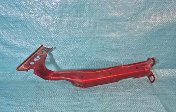 Audi A4 S4 B8 8K Fender mounting bracket 8K0821135