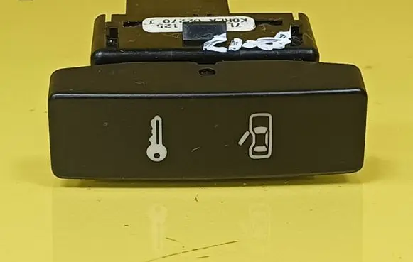 Volkswagen Touareg I Central locking switch button 7L69621253X1