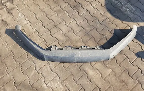 Front bumper lip