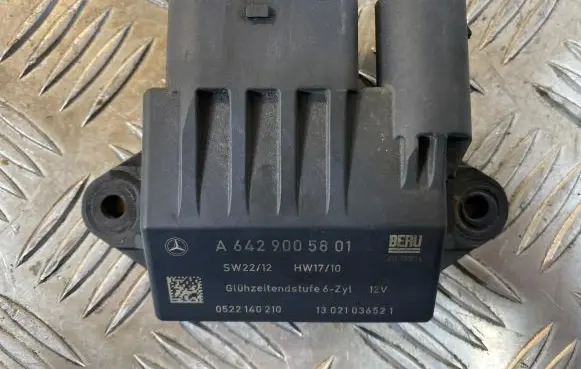 Mercedes-Benz C W203 Glow plug pre-heat relay A6429005801 0522140210 13021036521