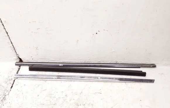 Chrysler Grand Voyager V Front door trim (molding) 