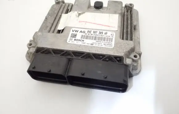 Volkswagen Jetta VI Engine control unit/module ECU 04E907309AP 0261S11600