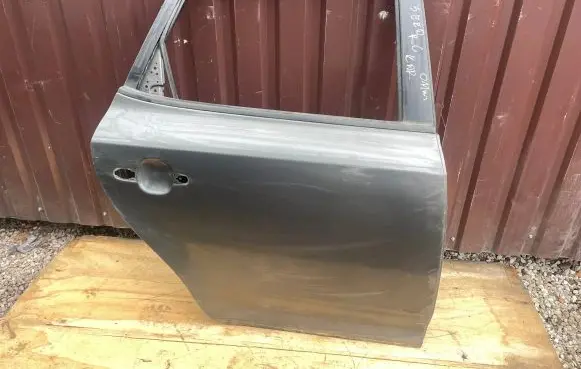 KIA Ceed Rear door
