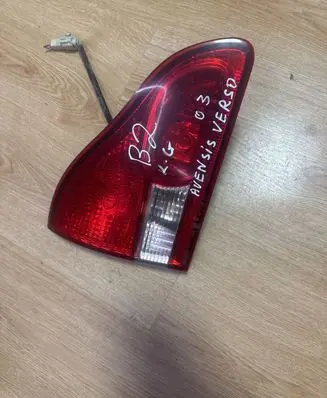 Toyota Avensis Verso Tailgate rear/tail lights