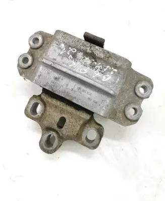 Volkswagen PASSAT B6 Engine mount bracket 3C0199555