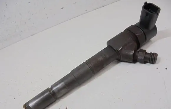 Opel Vectra C Fuel injector 0445110243