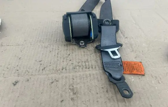 BMW 5 E39 Front seatbelt 8217386 566216500 AK6094224