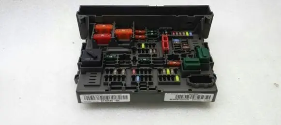 BMW 1 E81 E87 Fuse module 10688710 9119446