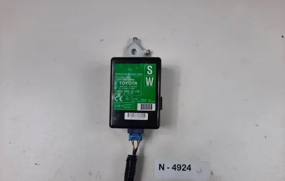 Toyota Avensis T270 Door control unit/module 8974005030