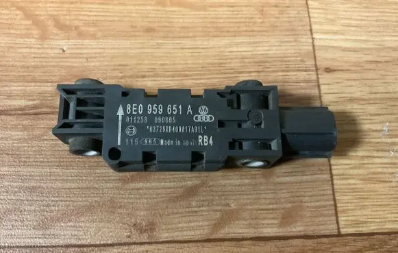 Audi A4 S4 B7 8E 8H Airbag deployment crash/impact sensor 8E0959651A 011258