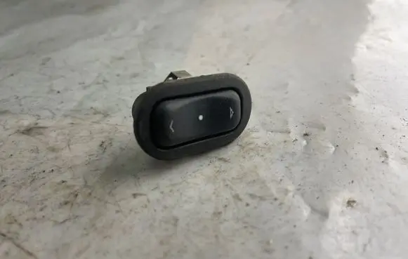 Opel Zafira A Electric window control switch 13363100 90561388