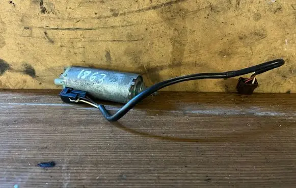 Mercedes-Benz S W220 Seat adjustment motor 2208201542 901354100 0130002568