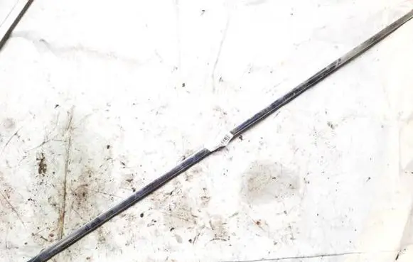 Skoda Superb B6 (3T) Front door glass trim molding 