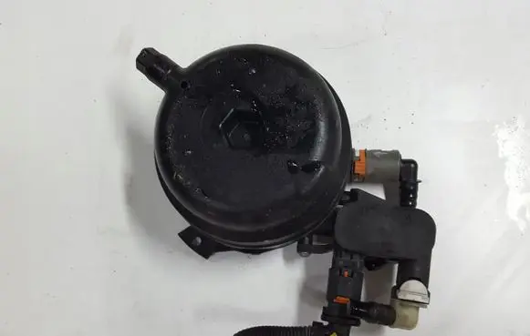 Opel Astra J Fuel filter housing 