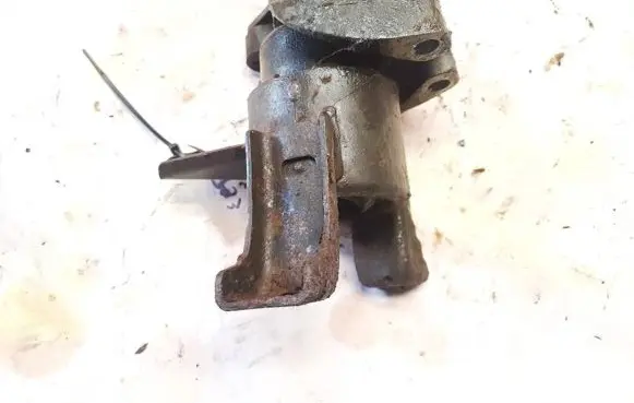 Mazda 6 Engine mount bracket