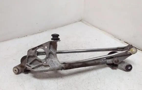 Toyota Yaris Front wiper linkage 