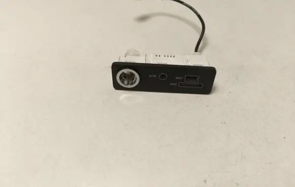 Jaguar XE USB socket connector FK7219C166BC