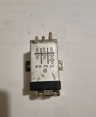 Mercedes-Benz E W124 Fuel pump relay 
