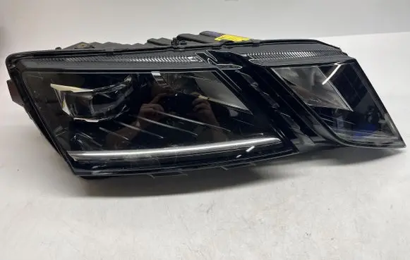 Skoda Octavia Mk1 (1U) Headlight/headlamp 5E1941018E