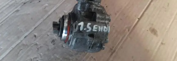Peugeot 308 Vacuum pump 9804021880
