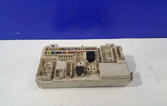 Volvo S40 Fuse module 31327215 31296881