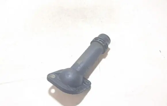 Volkswagen PASSAT B5.5 Engine coolant pipe/hose 06B121121