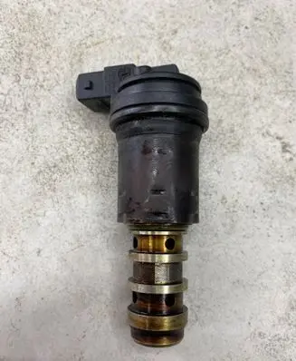 BMW 3 E46 Camshaft vanos timing valve 1707323 13150137