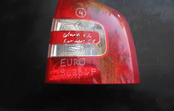 Skoda Octavia Mk2 (1Z) Rear/tail lights 1Z9945096