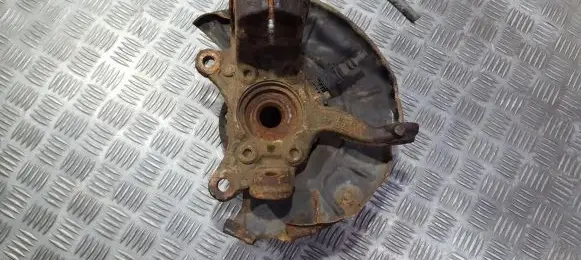 Volkswagen Golf V Front wheel hub