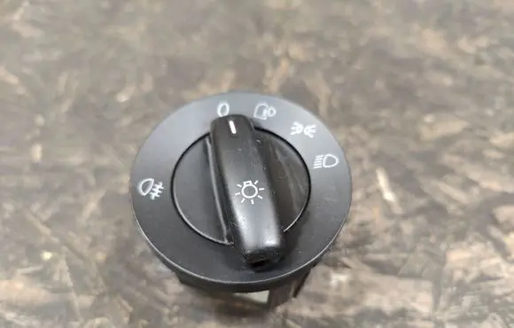 Volkswagen Golf VI Light switch 1T0941431M