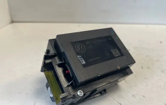 Volkswagen PASSAT CC Ignition lock 3C0905843AE