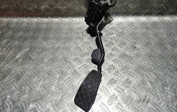 Volkswagen PASSAT B5 Accelerator throttle pedal 8D2721523B