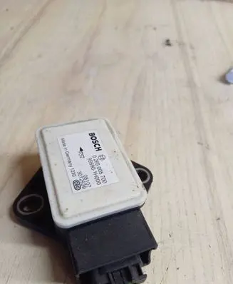 Skoda Octavia Mk2 (1Z) ESP acceleration yaw rate sensor 956901H000 3012939 0265005700
