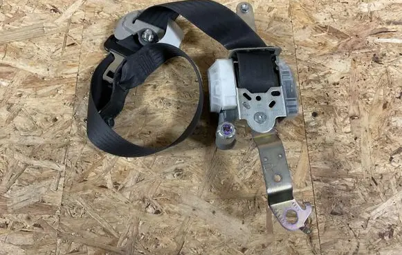 Subaru Legacy Front seatbelt H074101 1168 R1320