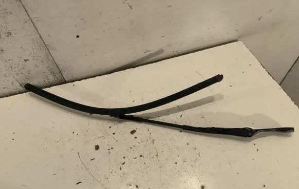 Mercedes-Benz E W211 Front wiper blade arm A2118201144