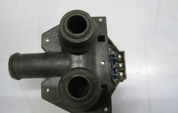 Mercedes-Benz SLK R171 Coolant heater control valve 0018307784