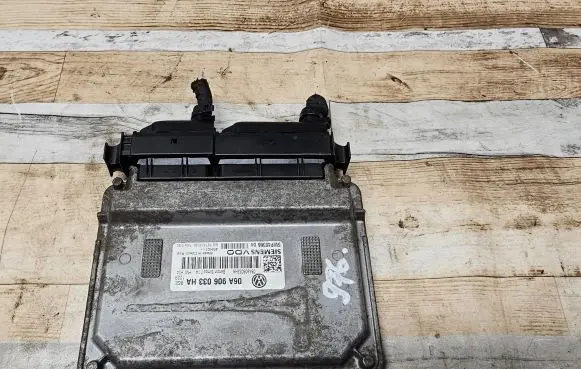 Skoda Octavia Mk2 (1Z) Engine control unit/module 06A906033HA 5WP40366