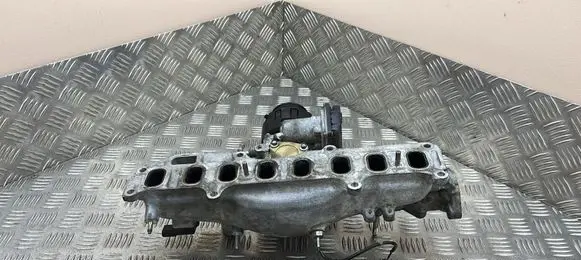 Mazda 3 III Intake manifold SH01132E1 SH01136B0