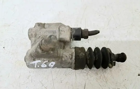 Clutch slave cylinder