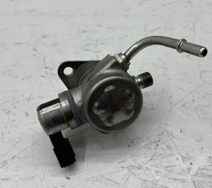Volvo V40 Fuel injection high pressure pump 31392104