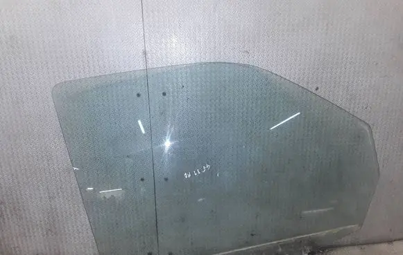 Mercedes-Benz Vito Viano W638 Front door window glass four-door 