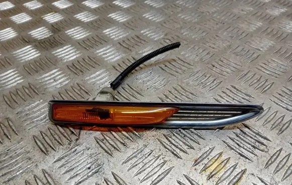 Ford Mondeo MK IV Front fender indicator light