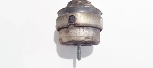 Engine mount bracket