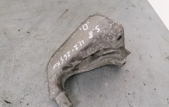Audi A8 S8 D2 4D Engine mounting bracket 4D0199308AC